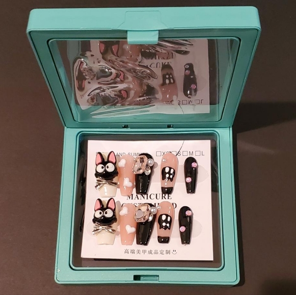 Press on Nails, Full Set, Manicure, Customized, Decorative - Picture 3 of 10